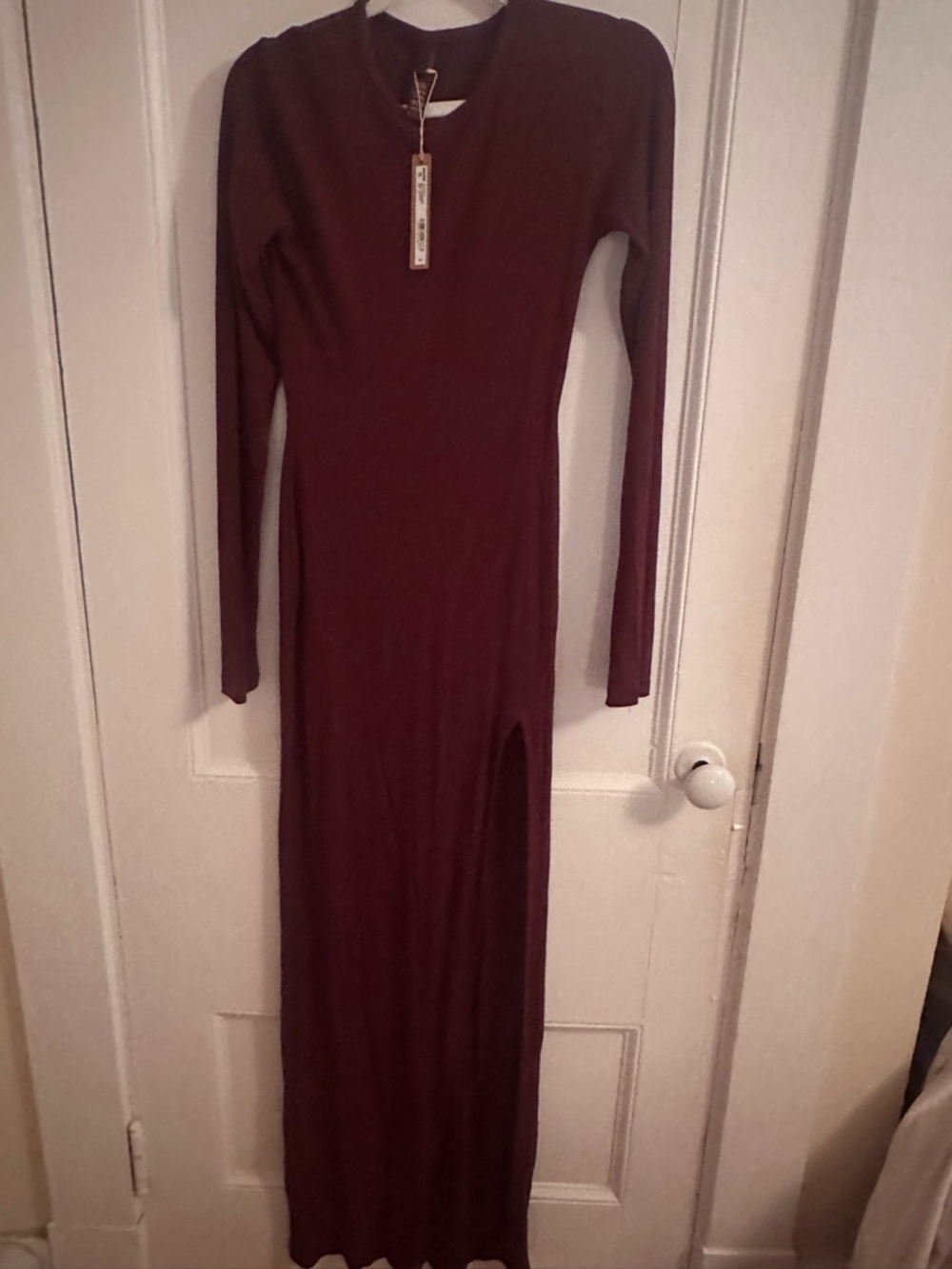 NWT skims soft lounge boat neck dress size small color Bordeaux with slit.